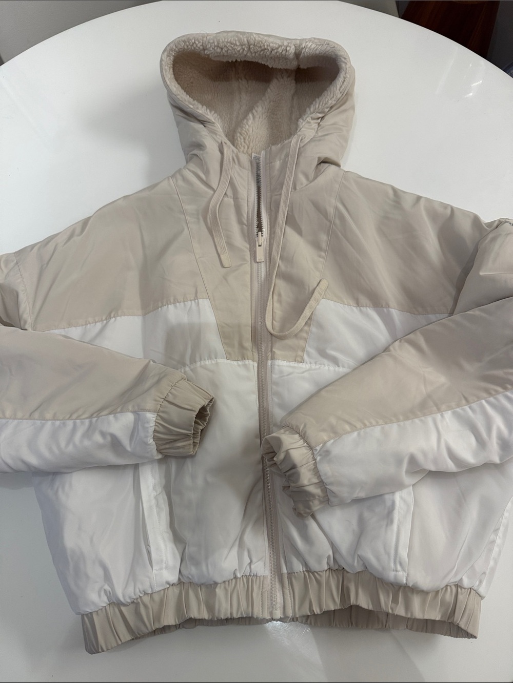 ALO Yoga Two-Tone Cream & White Hooded Puffer Jacket